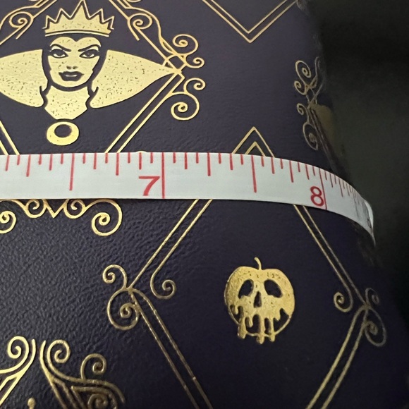 DISNEY VILLAINS NWT PURPLE & GOLD LARGE STUNNING MAKEUP CASE - Picture 11 of 14